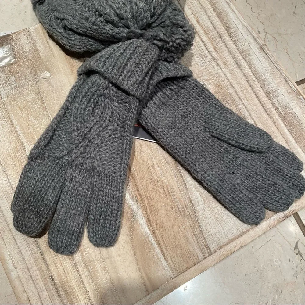 NWT West Loop Grey Beanie Pom Pom Hat & Gloves Gift Winter Set Cozy,Soft,Beautif